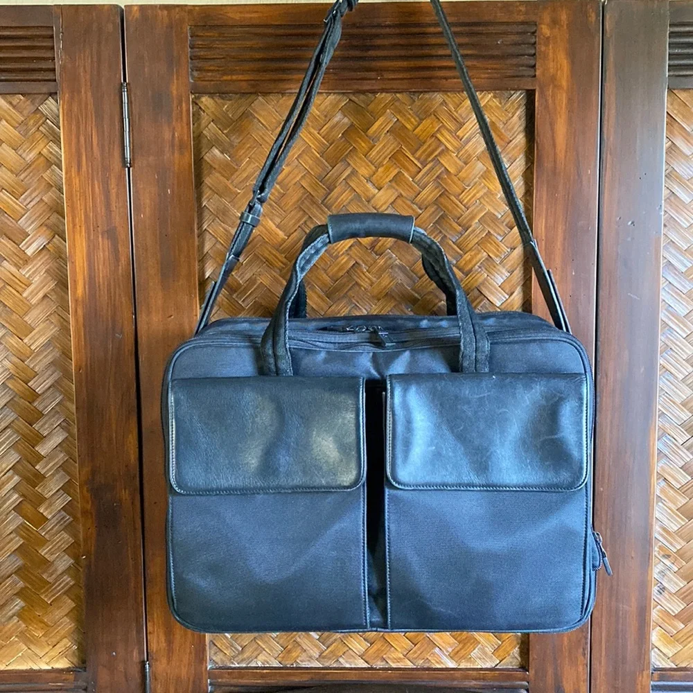 HARTMANN - “The Moderns”nylon/leather travel briefcase